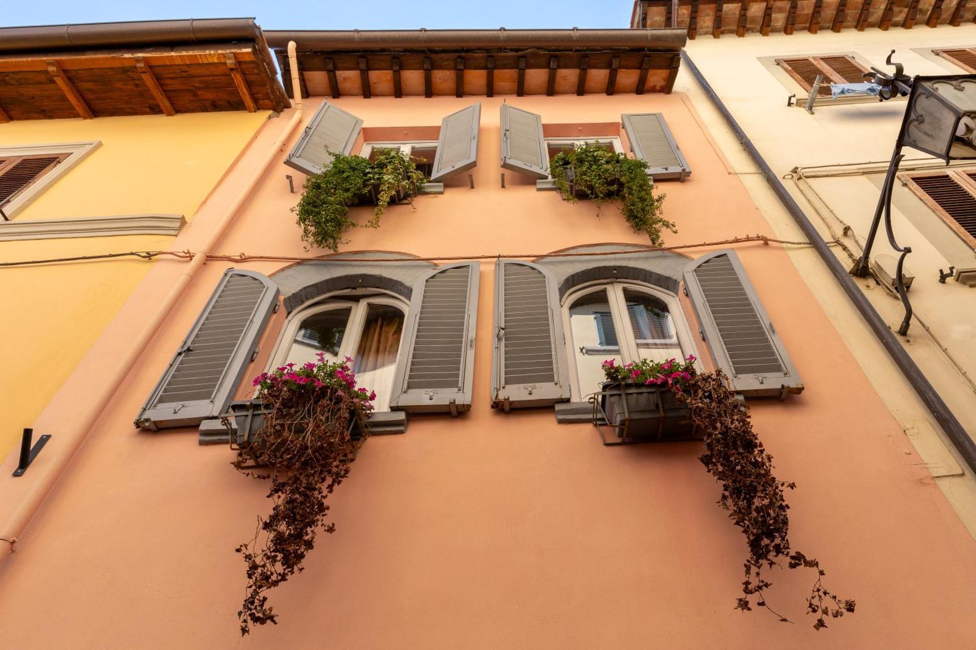 Bibi Boutique Arezzo Living Suite Rosafragola & Verdeconiglio ภายนอก รูปภาพ